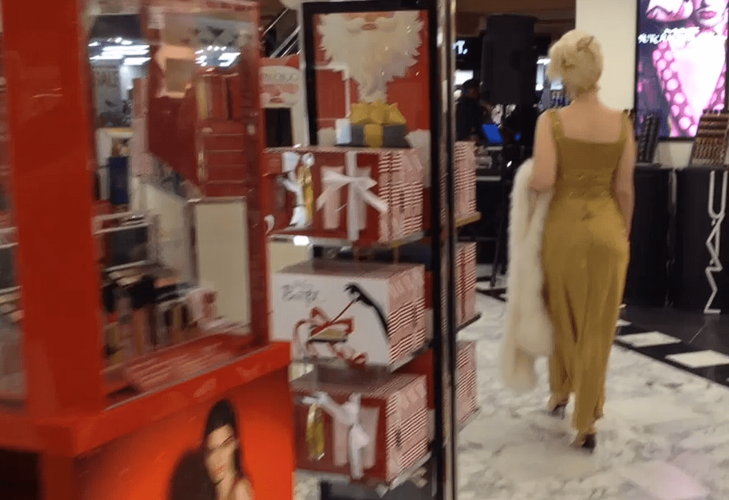 *FUND THE BLONDE!* — Luxe Hollywood Blonde Goddess Fluffy Glamour Video